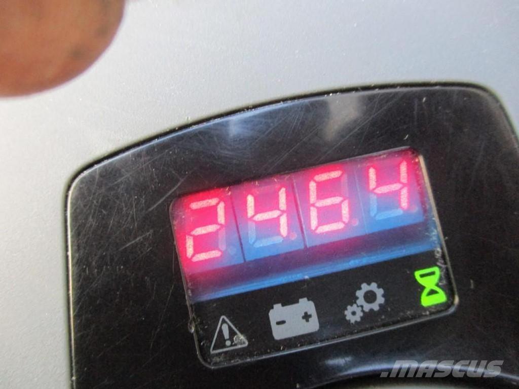 Toyota LPE250 Električni nizko dvižni viličar s stojiščem