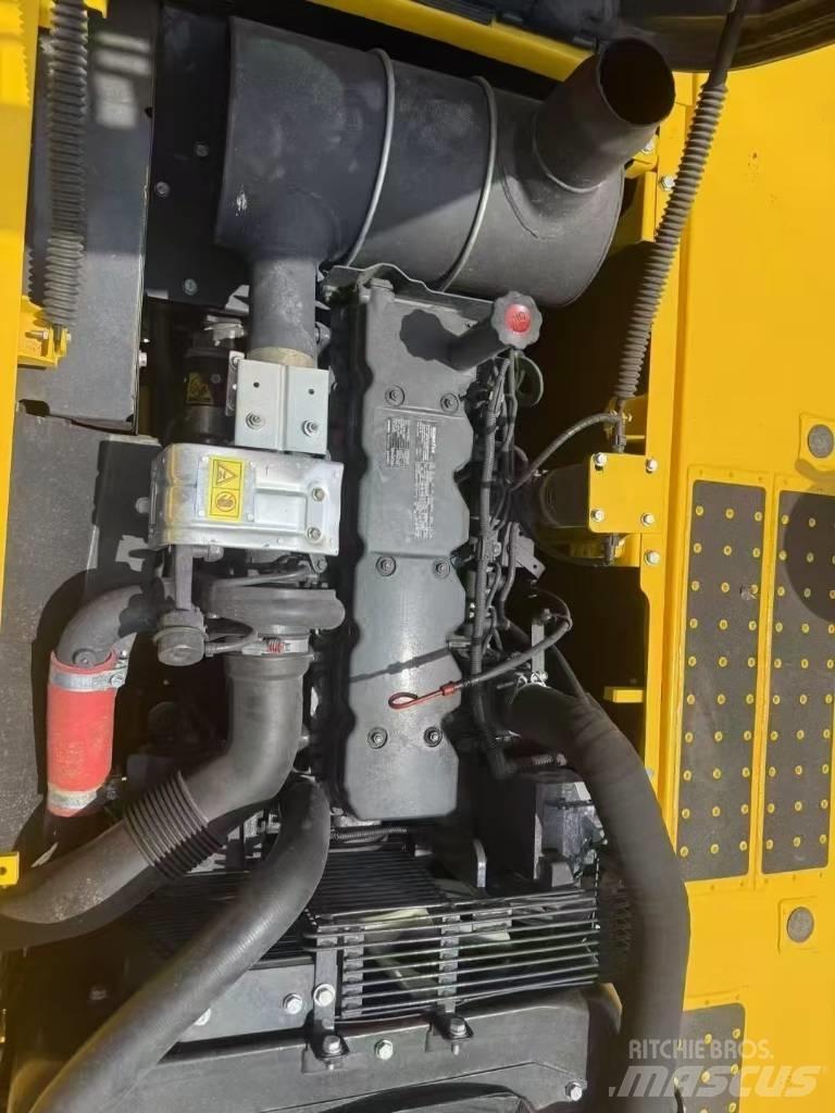 Komatsu 220LC-8 Bagri goseničarji