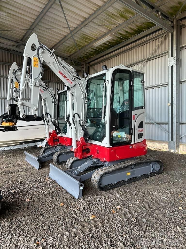 Takeuchi TB325 Mini bagri <7t