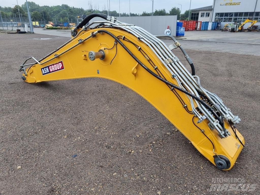 Liebherr R 906 ARM Boom in dipper roke