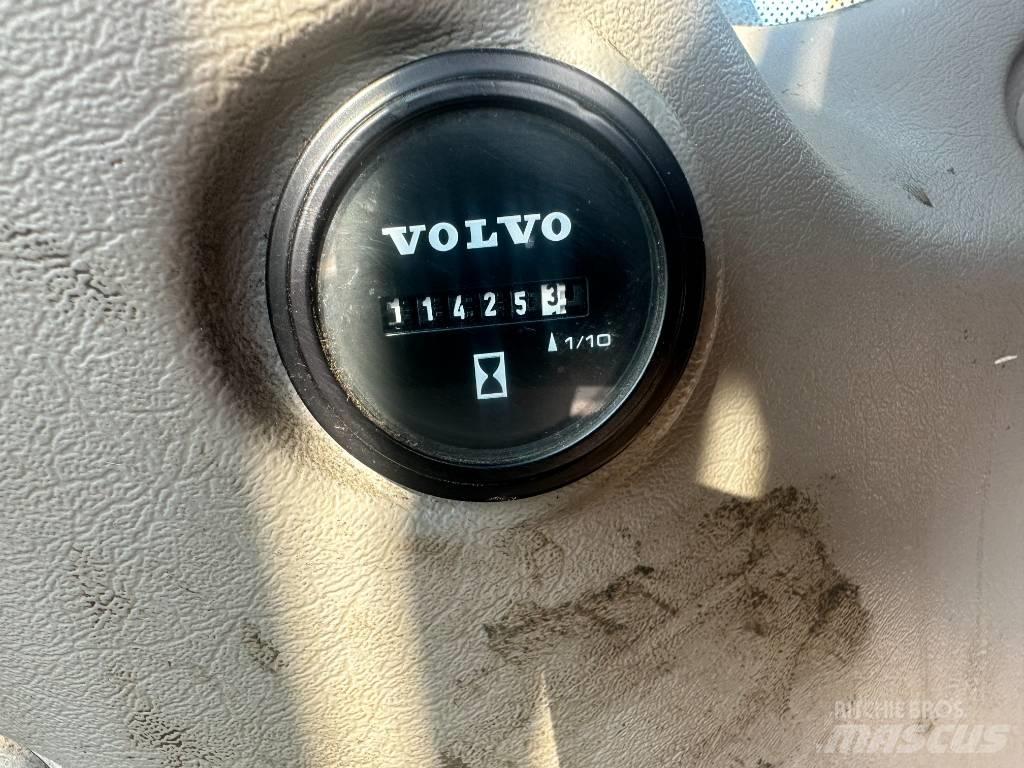Volvo EW 210 C Bagri na kolesih