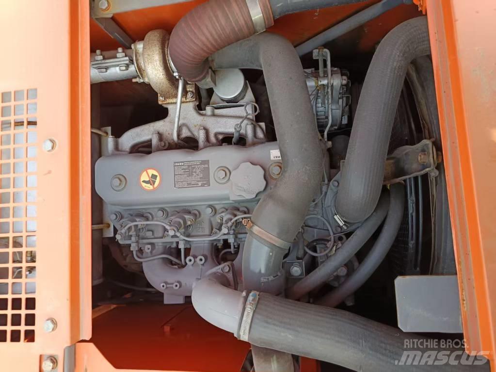 Hitachi ZX135 Bagri goseničarji
