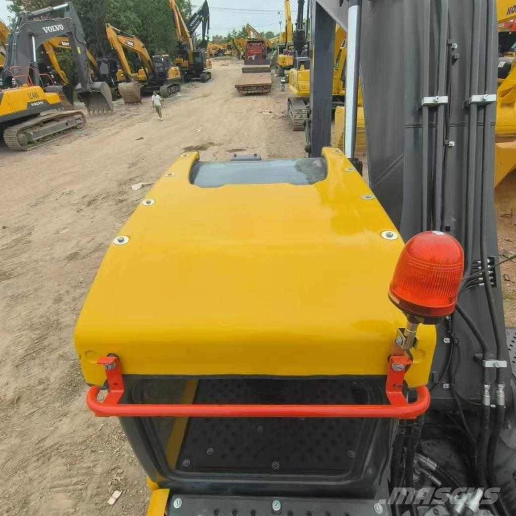 Volvo EC 240 Bagri goseničarji
