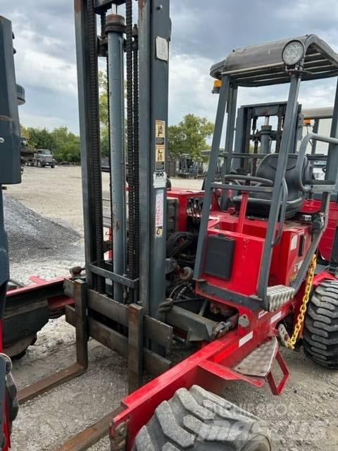 Moffett M5500 Terenski viličar