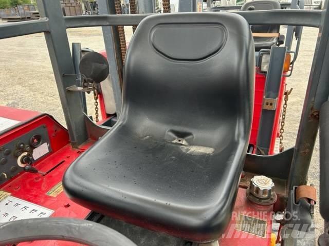 Moffett M5500 Terenski viličar