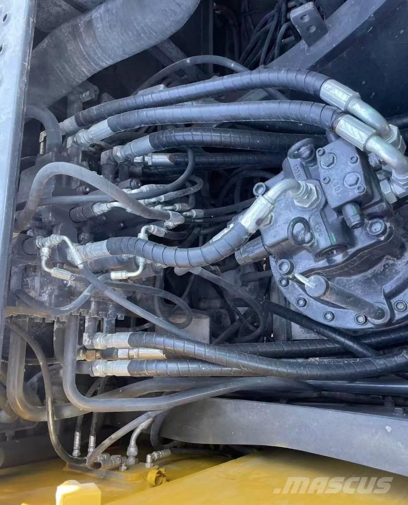 Volvo EC 240 Bagri goseničarji