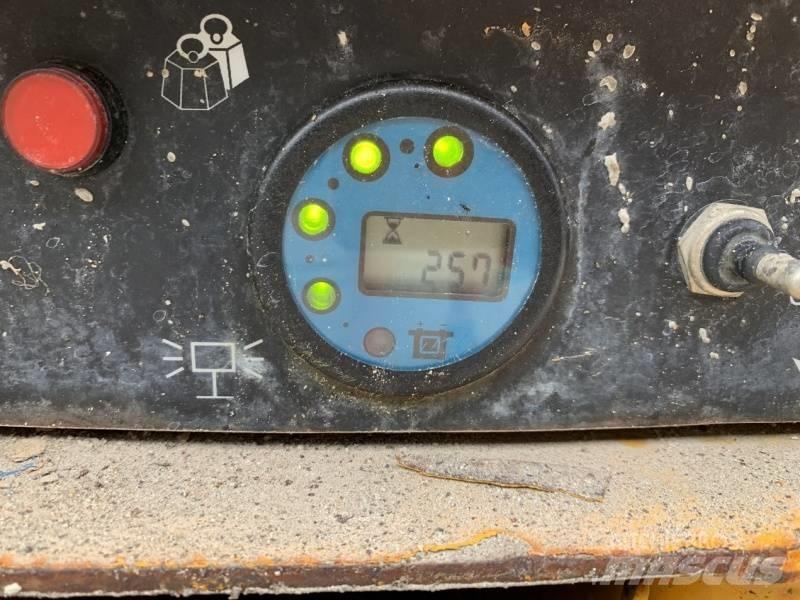 Haulotte Compact 8 Škarjaste dvižne ploščadi