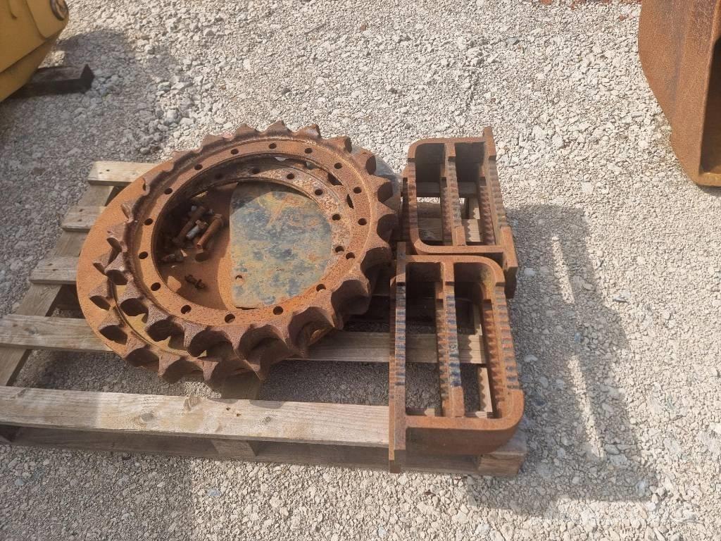 CAT 320 D FOR PARTS Bagri goseničarji