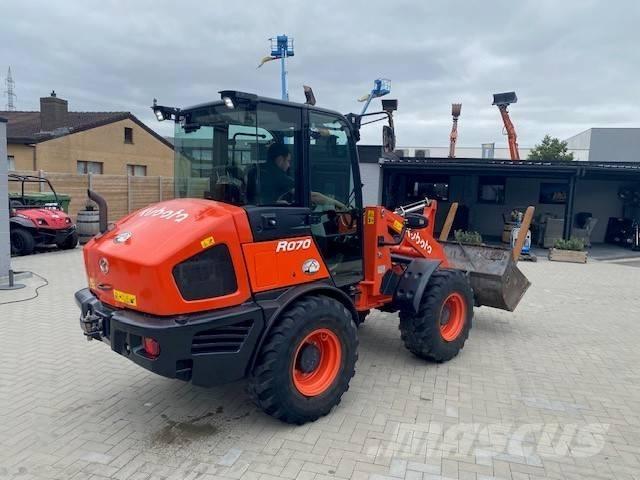 Kubota R 070 Kolesni nakladalci