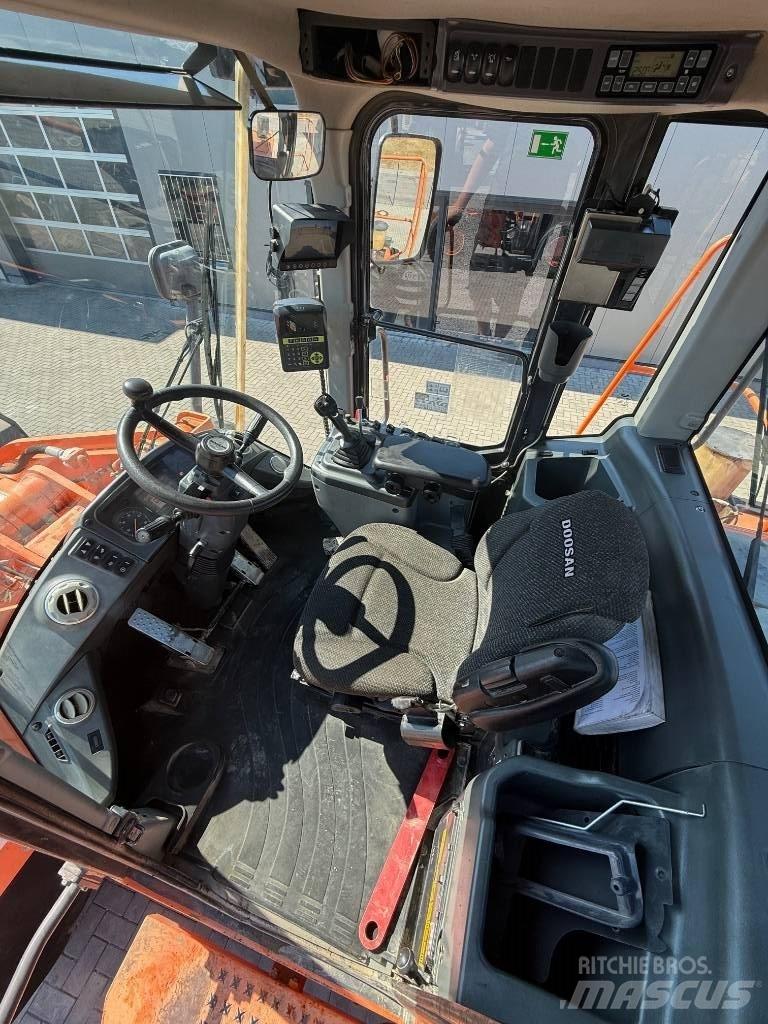 Doosan DL 300-3 Kolesni nakladalci