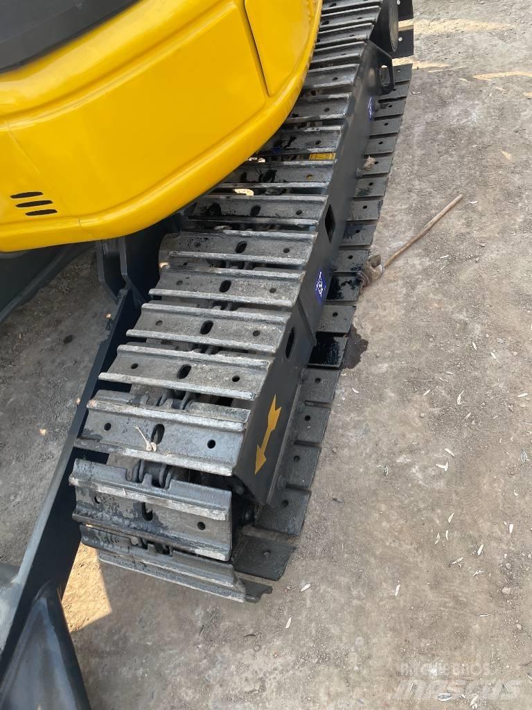 Komatsu PC 35 Mini bagri <7t