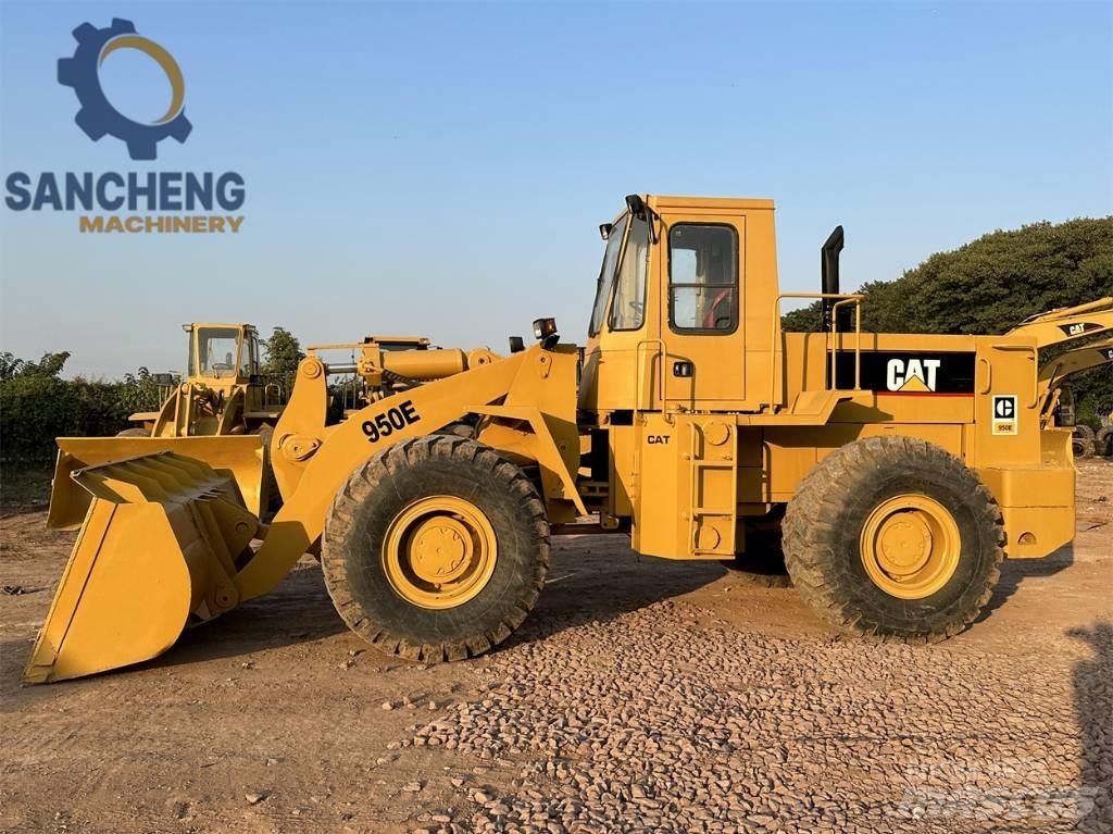 CAT 950 E Kolesni nakladalci