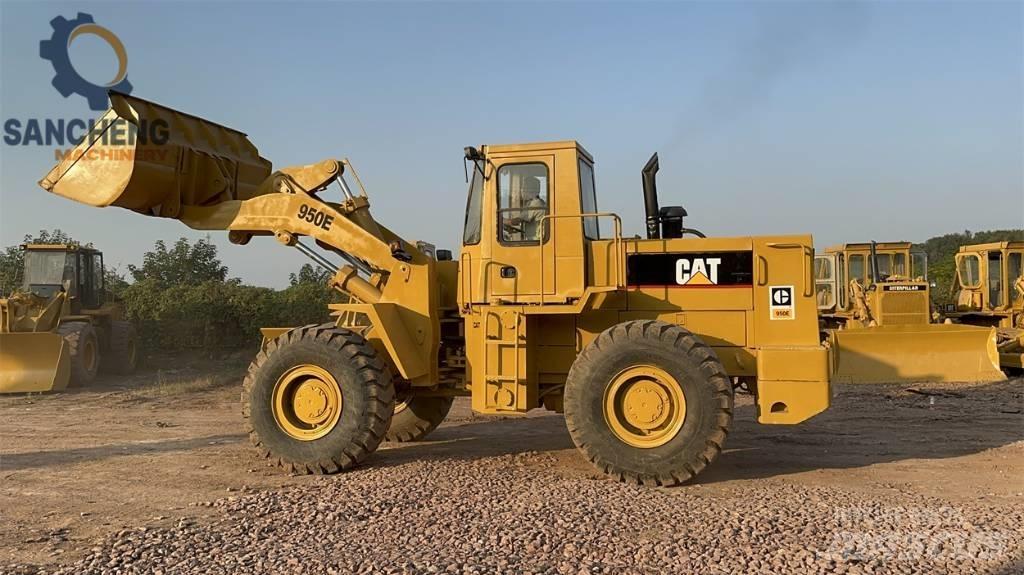 CAT 950 E Kolesni nakladalci