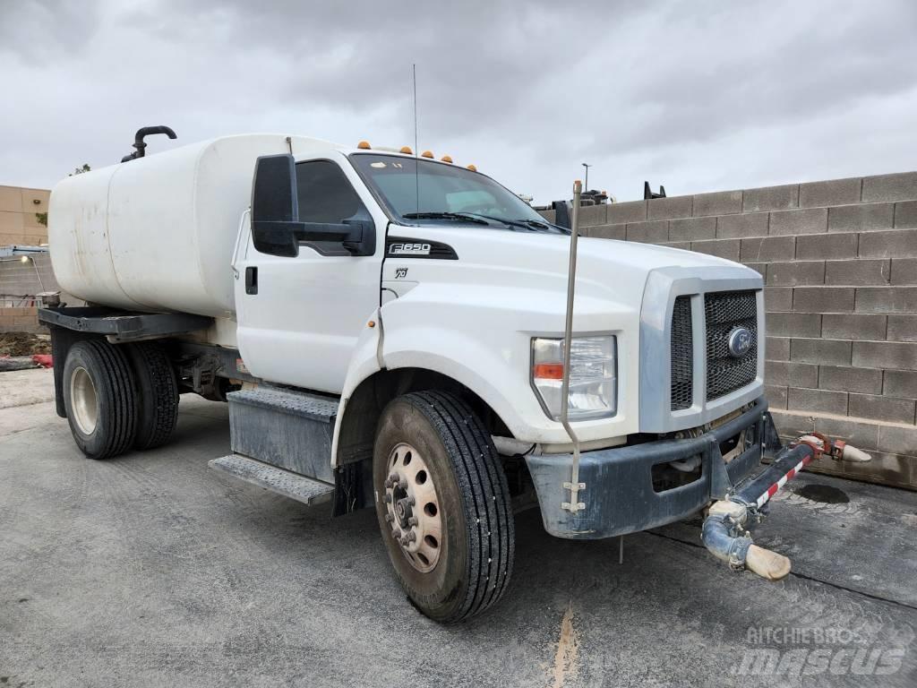 Ford F 650 Tovornjaki za vodo