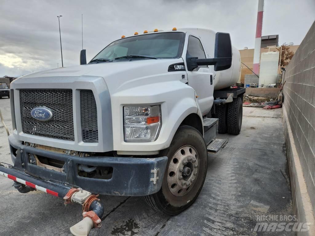 Ford F 650 Tovornjaki za vodo