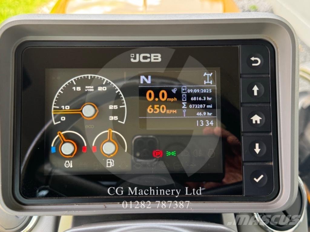 JCB Fastrac 4220 Traktorji