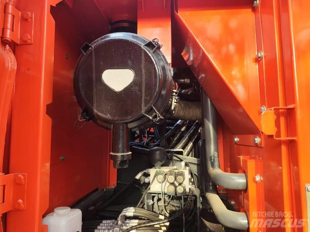 Doosan DX300LC-9c Bagri goseničarji