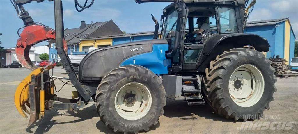 Valtra T130 Traktorji