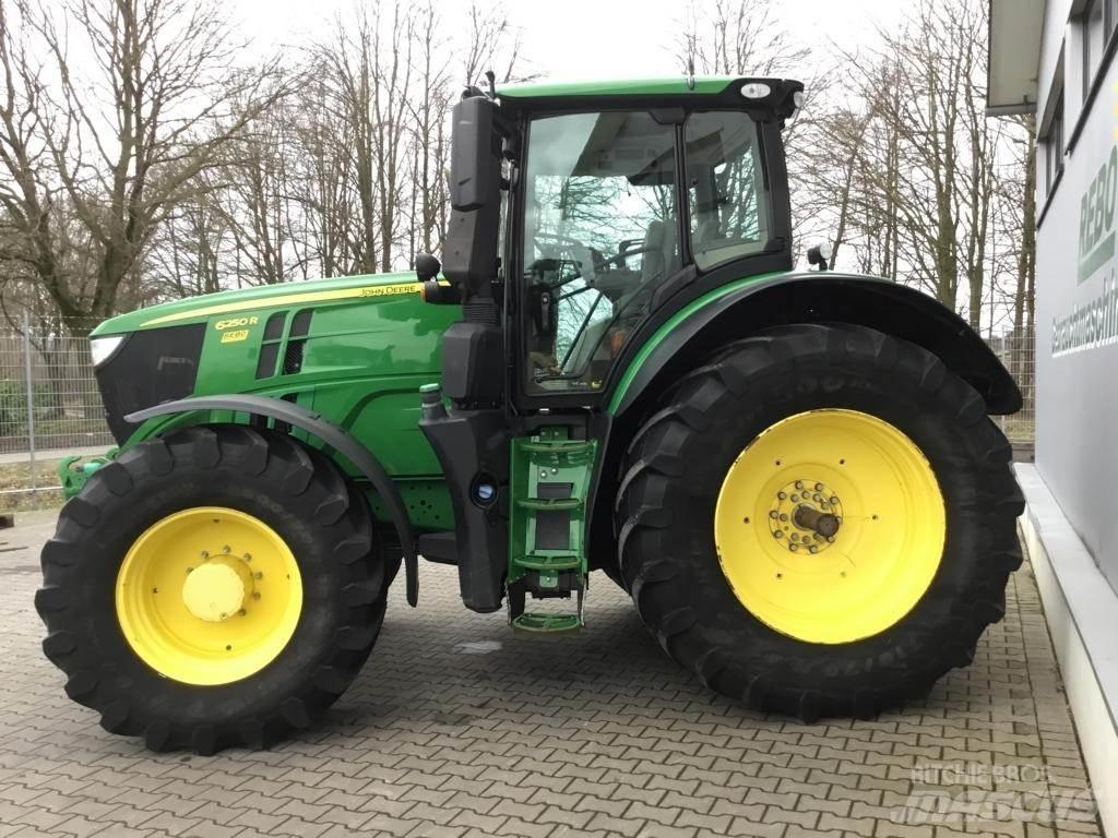 John Deere 6250R Traktorji