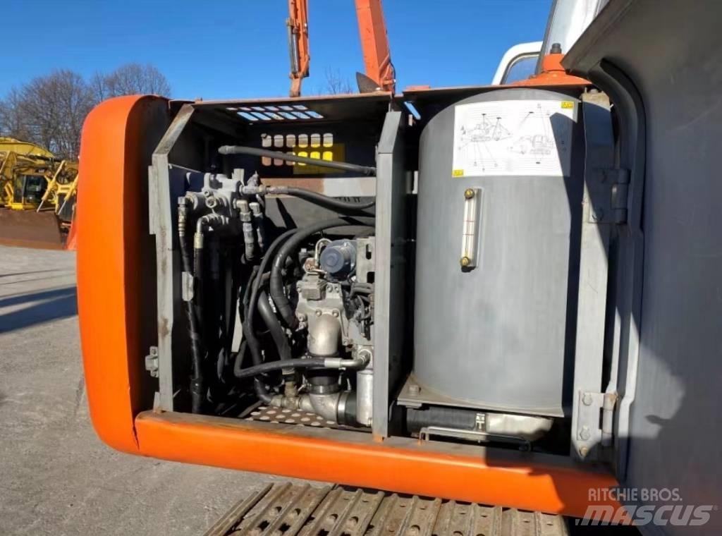 Hitachi EX 100 Bagri goseničarji
