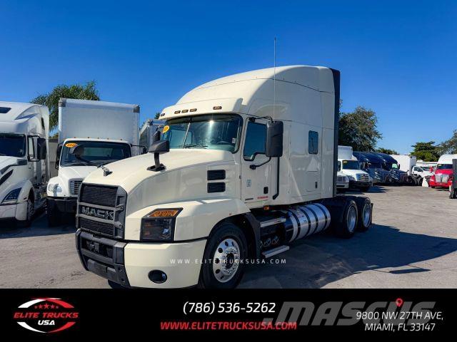 Mack Anthem Vlačilci