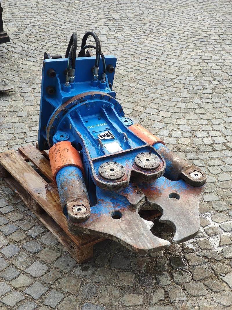  EMB CC700 Klešče
