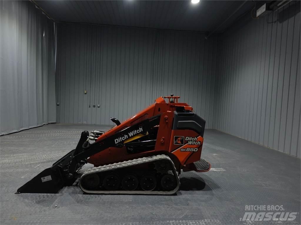 Ditch Witch SK850 Skid steer mini nakladalci