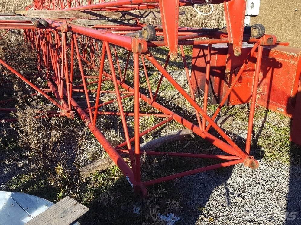 Manitowoc M65W Boom in dipper roke