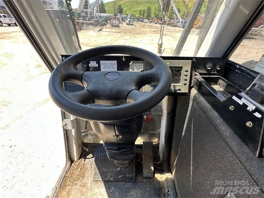 National 1100 Tovornjaki z žerjavom