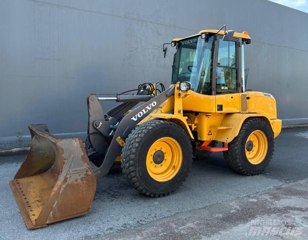 Volvo L 30 GS Kolesni nakladalci