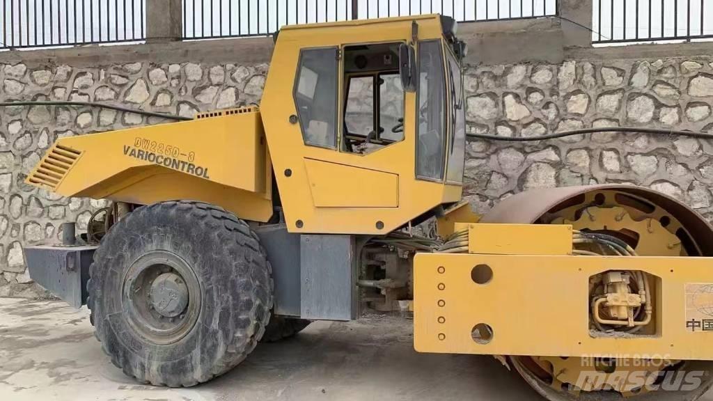 Bomag bw225d-3 Enojni valjarji