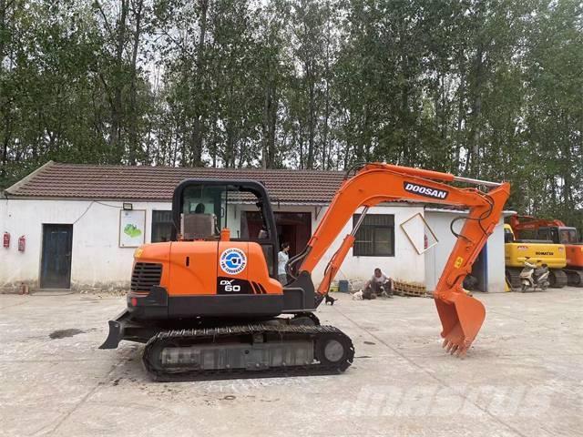 Doosan DX60 Bagri goseničarji