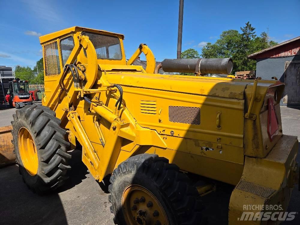 BM Volvo 621 Kolesni nakladalci