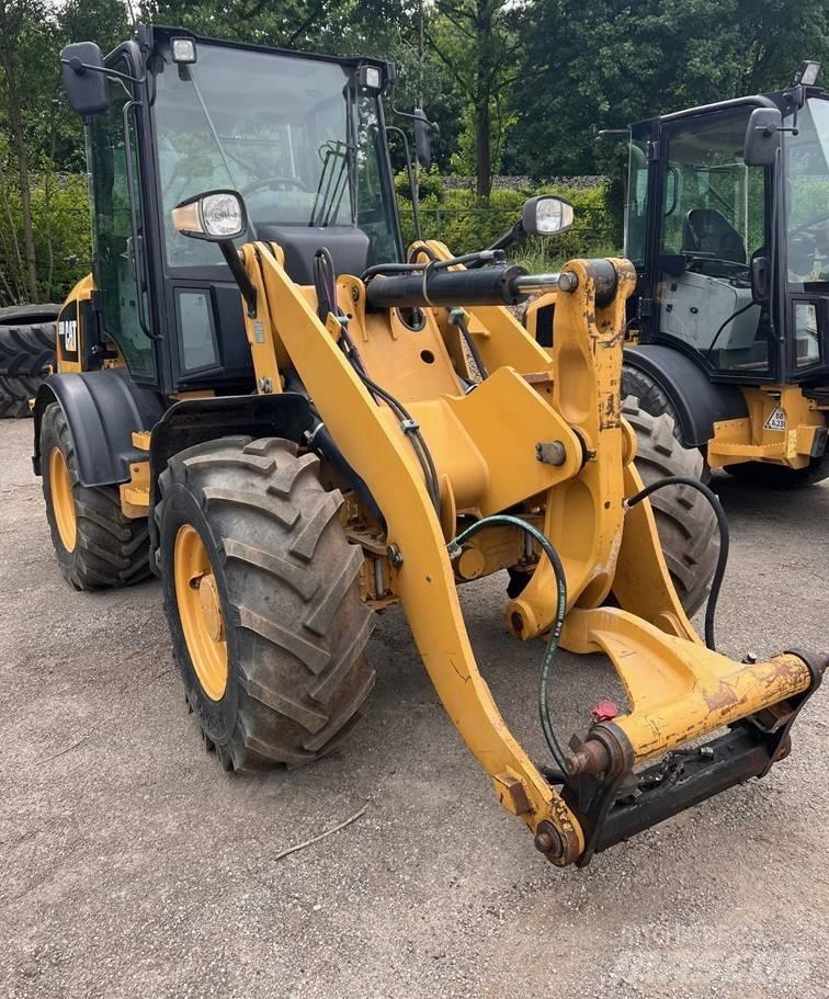 CAT 908M Radlader Kolesni nakladalci