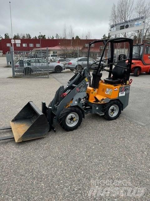GiANT G 1200 Mini nakladalci