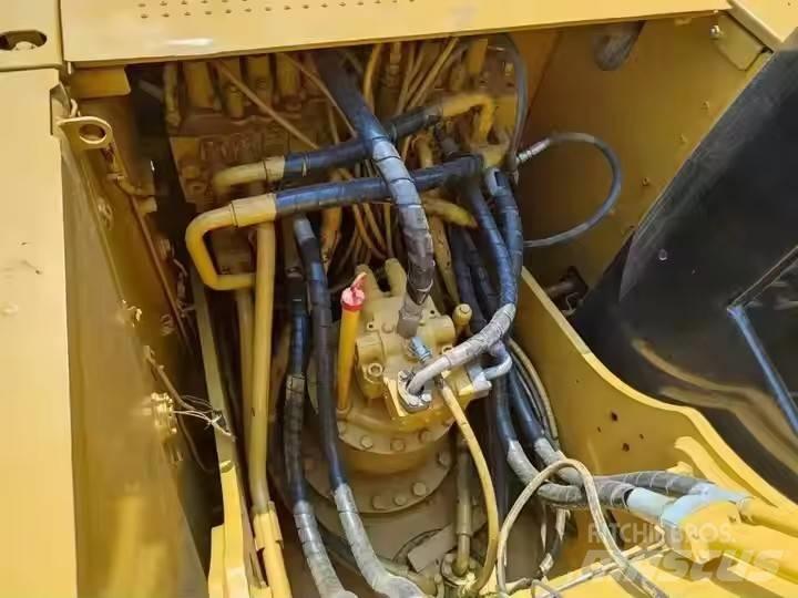CAT CAT323D2L Bagri goseničarji