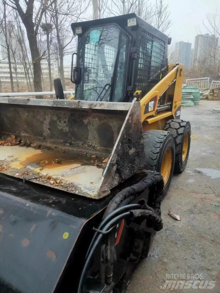 CAT 226 B Skid steer mini nakladalci
