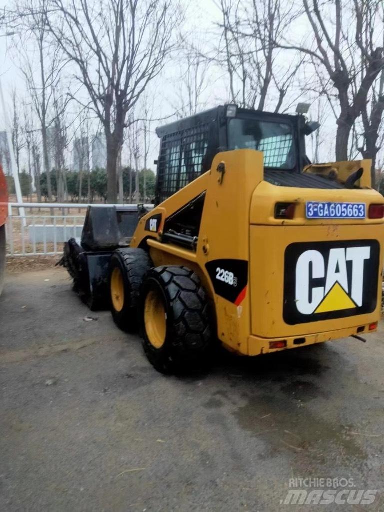 CAT 226 B Skid steer mini nakladalci