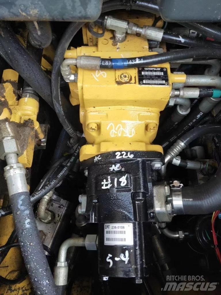 CAT 226 B Skid steer mini nakladalci