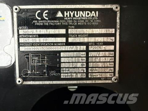 Hyundai 30D-9 Dizelski viličarji