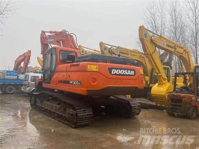 Doosan DX 300 Bagri goseničarji