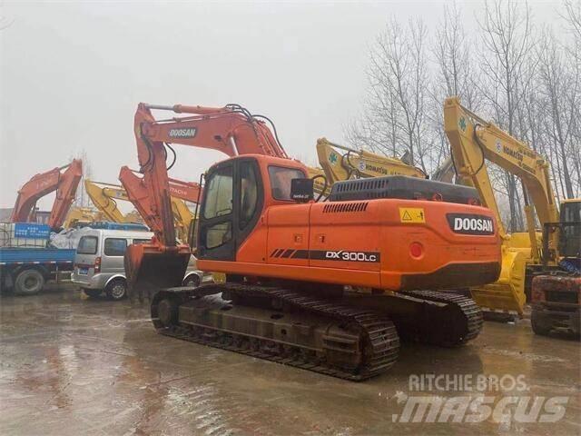 Doosan DX 300 Bagri goseničarji