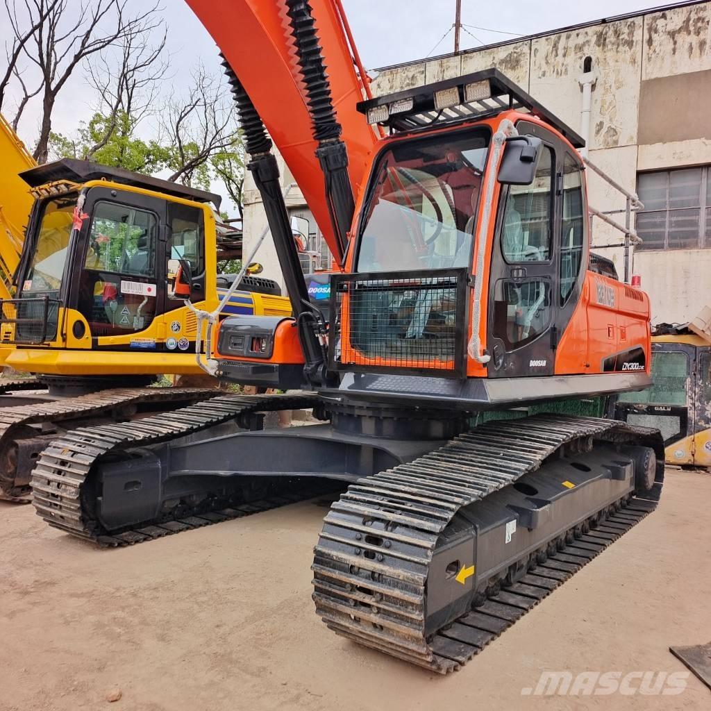 Doosan DX 300 Bagri goseničarji