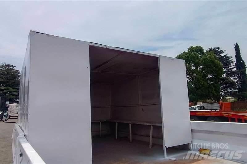 Isuzu NPR400 Drugi tovornjaki