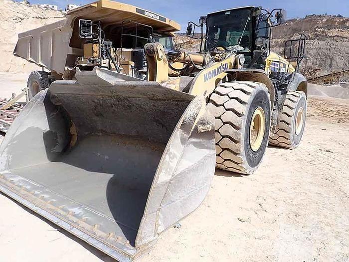 Komatsu WA475 Kolesni nakladalci