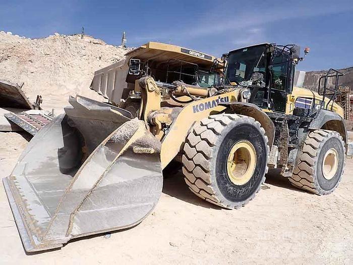 Komatsu WA475 Kolesni nakladalci