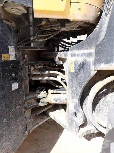 Komatsu WA475 Kolesni nakladalci
