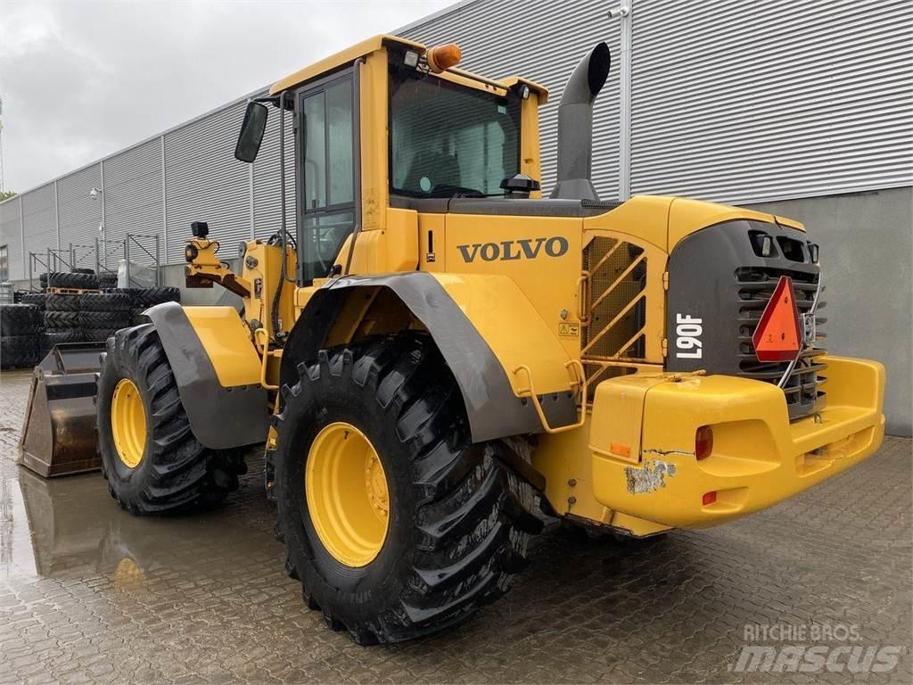 Volvo L90F Kolesni nakladalci