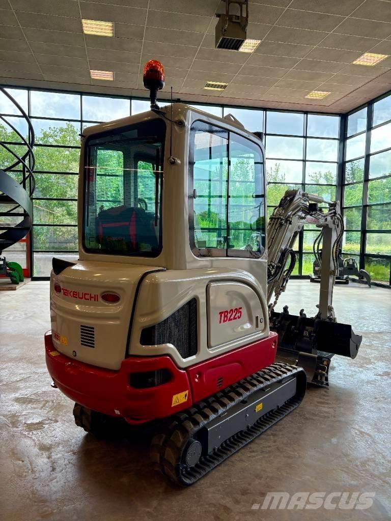 Takeuchi TB 225 Mini bagri <7t