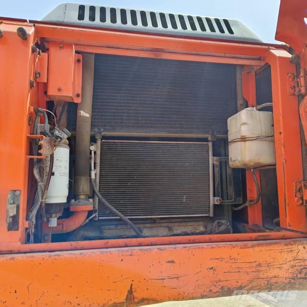 Doosan DX 300 LC Bagri goseničarji